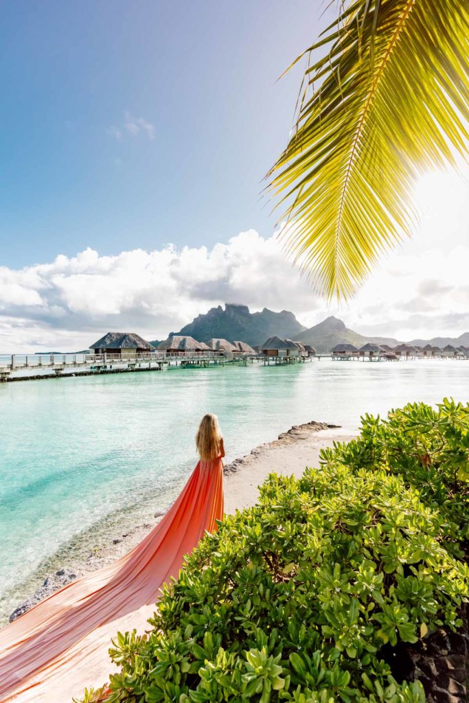 Bora Bora Photographer - Photoshoot with maxi flying dress - Coral Dress