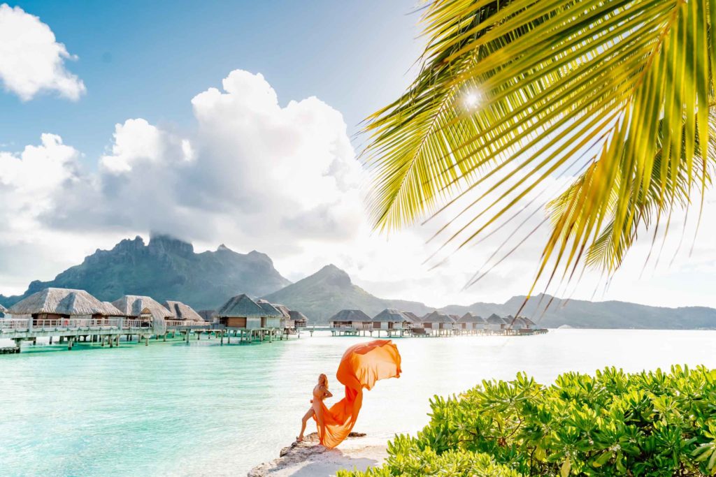 Bora Bora Photographer - Photoshoot with maxi flying dress - Coral Dress