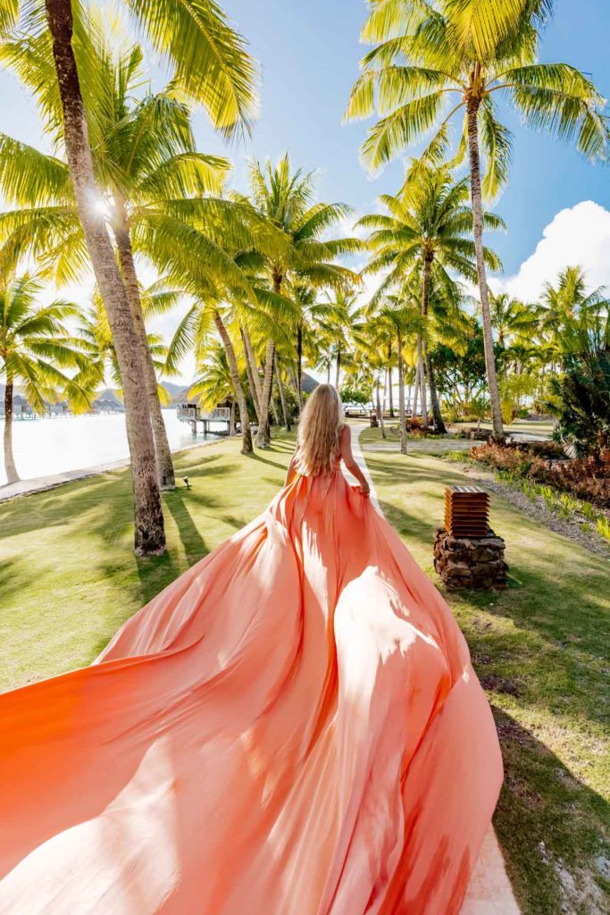 Bora Bora Photographer - Photoshoot with maxi flying dress - Coral Dress