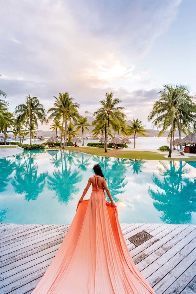 Bora Bora Photographer - Photoshoot with maxi flying dress - Coral Dress