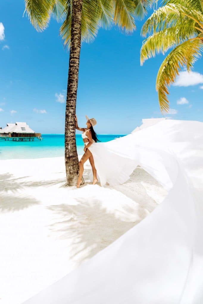 Bora Bora Photographer - Photoshoot with maxi flying dress - White Dress