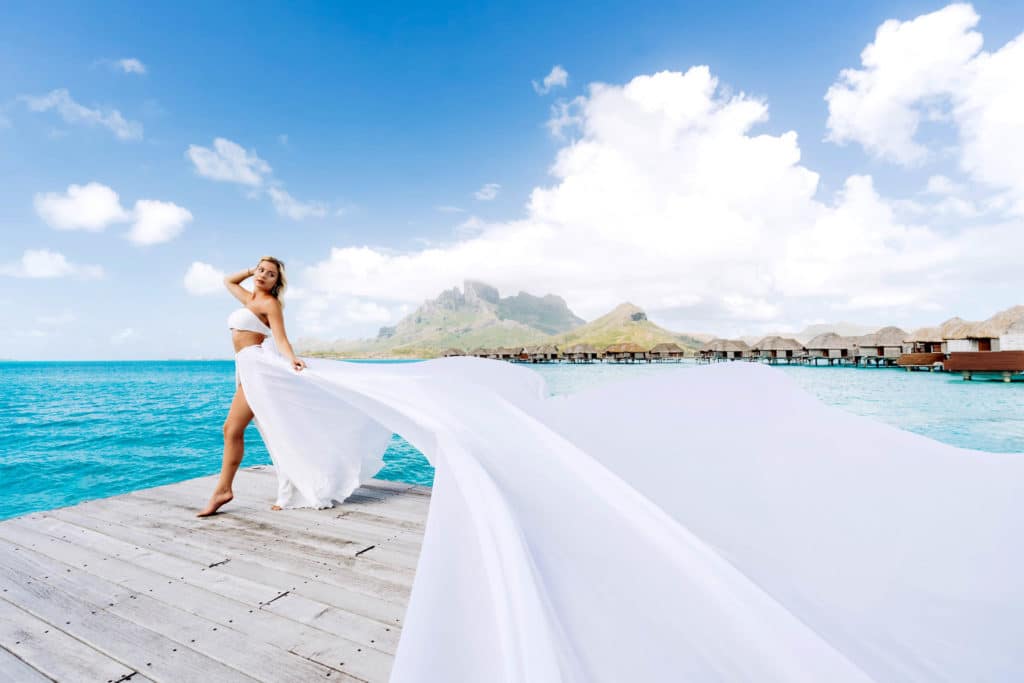 Bora Bora Photographer - Photoshoot with maxi flying dress - White Dress