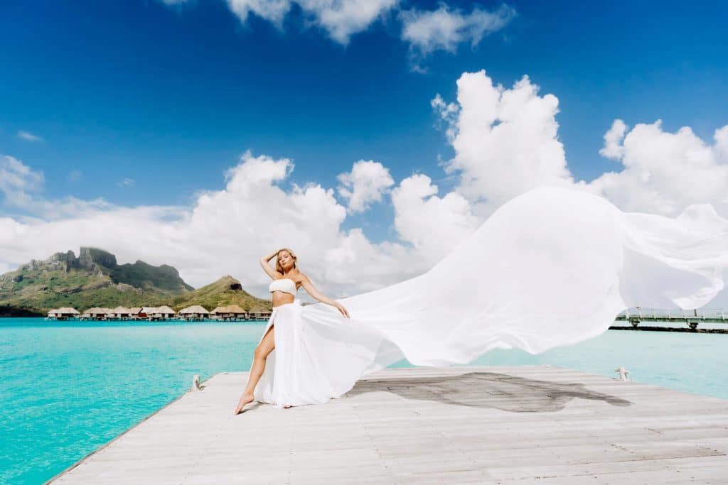 Bora Bora Photographer - Photoshoot with maxi flying dress - White Dress