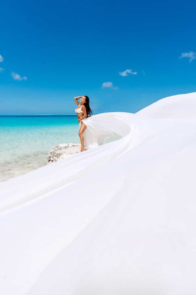 Bora Bora Photographer - Photoshoot with maxi flying dress - White Dress