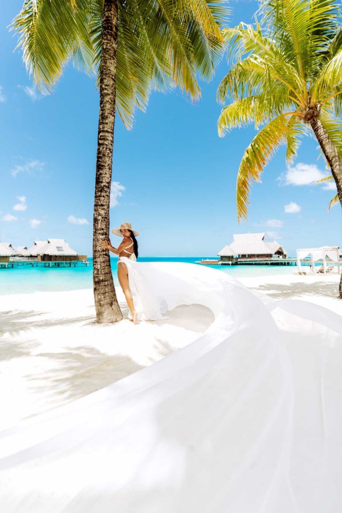 Bora Bora Photographer - Photoshoot with maxi flying dress - White Dress
