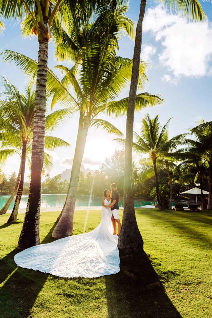 Bora Bora Photographer - Photoshoot with maxi flying dress - White Dress