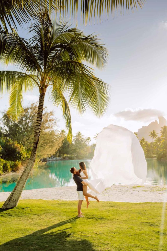 Bora Bora Photographer - Photoshoot with maxi flying dress - White Dress