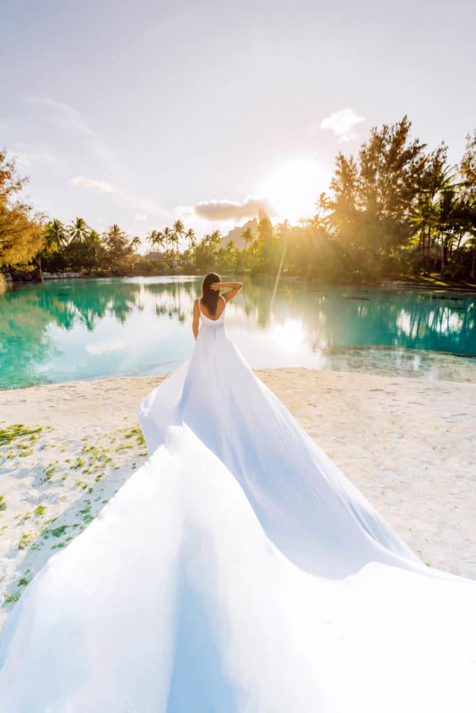 Bora Bora Photographer - Photoshoot with maxi flying dress - White Dress