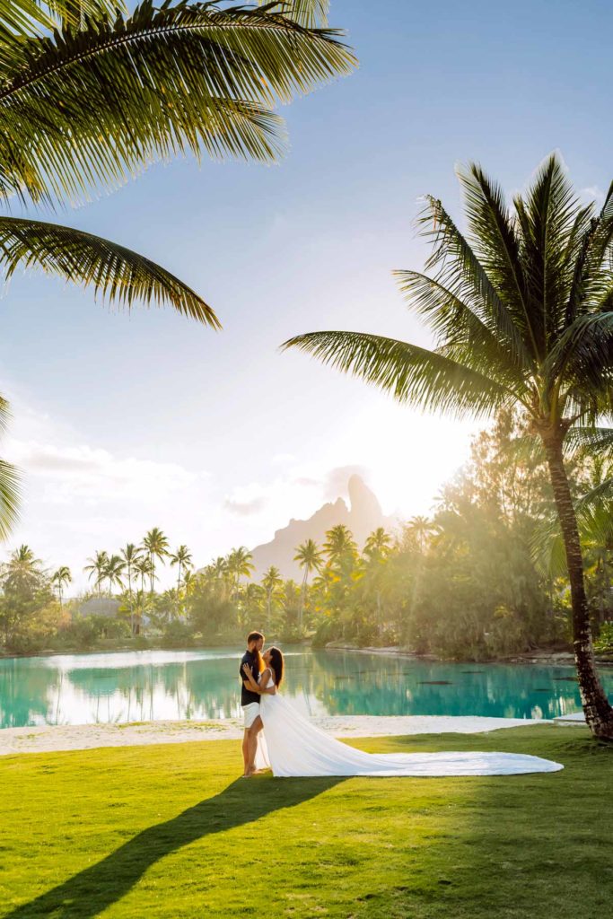 Bora Bora Photographer - Photoshoot with maxi flying dress - White Dress