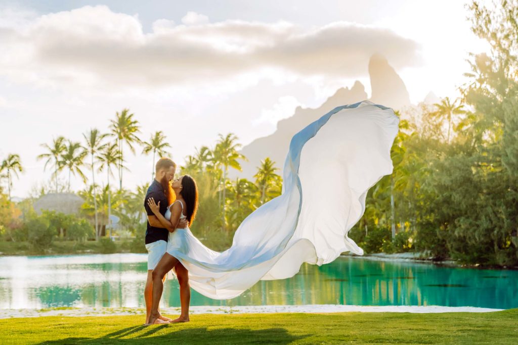 Bora Bora Photographer - Photoshoot with maxi flying dress - White Dress