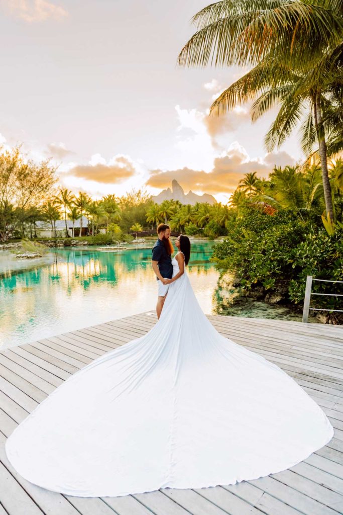 Bora Bora Photographer - Photoshoot with maxi flying dress - White Dress