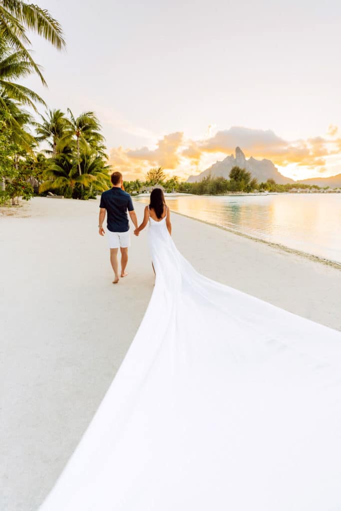 Bora Bora Photographer - Photoshoot with maxi flying dress - White Dress