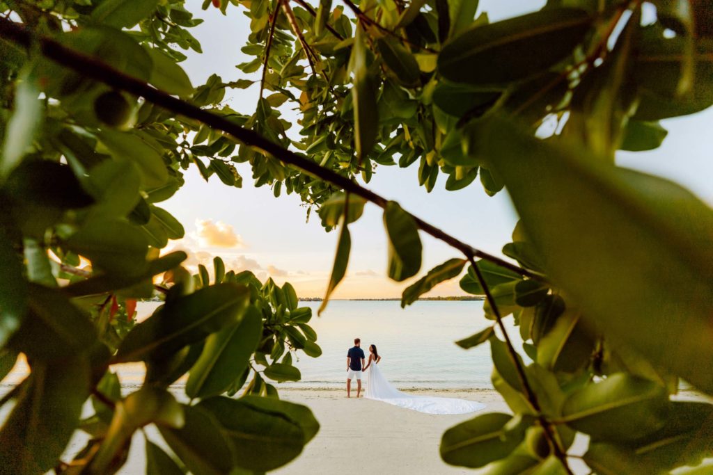 Bora Bora Photographer - Photoshoot with maxi flying dress - White Dress