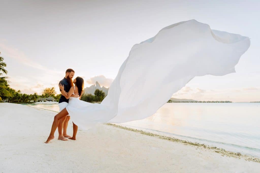 Bora Bora Photographer - Photoshoot with maxi flying dress - White Dress
