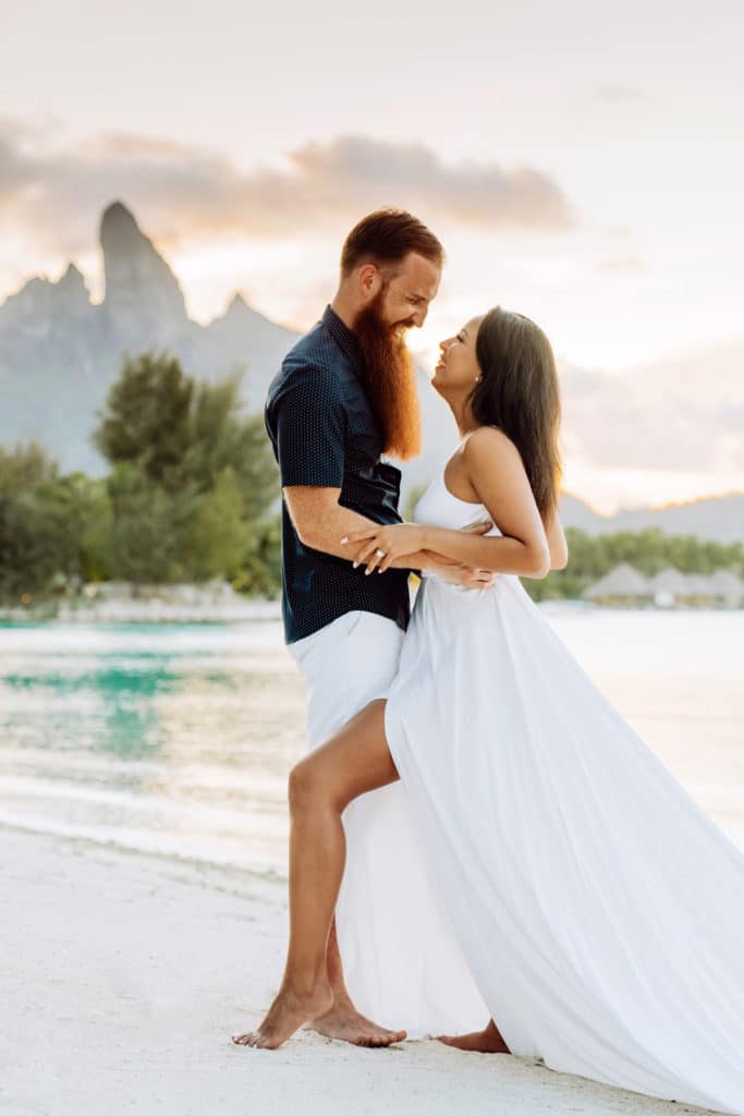 Bora Bora Photographer - Photoshoot with maxi flying dress - White Dress